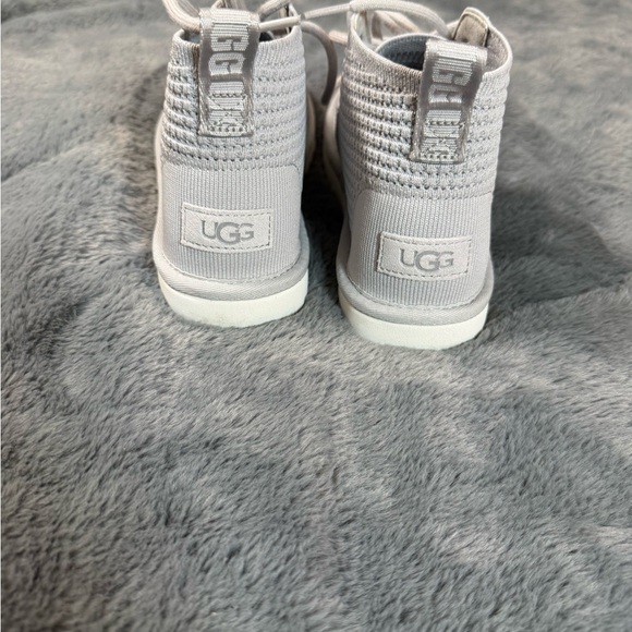 UGG Women Light Gray Knit Boots - Picture 8 of 8